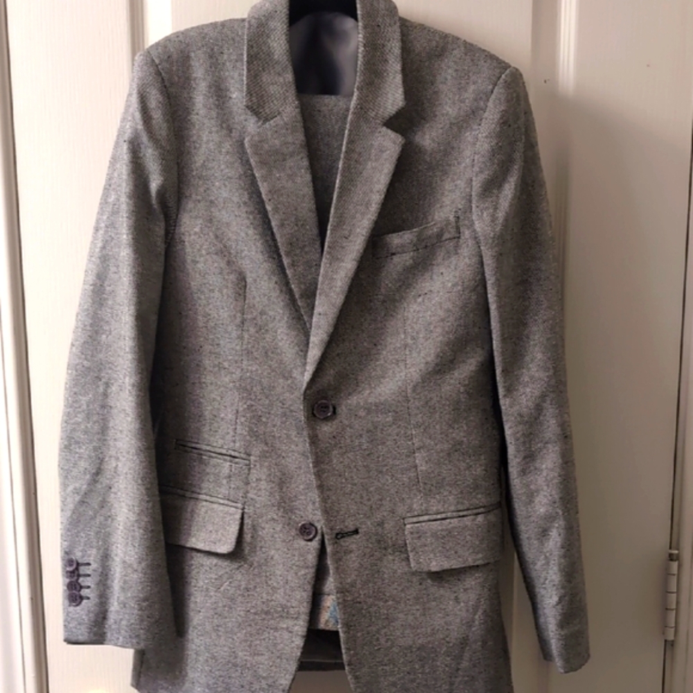 English Laundry Boys Gray Suit with Wool Fabric and Notched Lapel